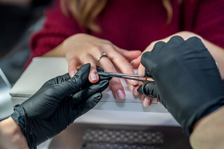 Artist using nail station booth rental in Las Vegas